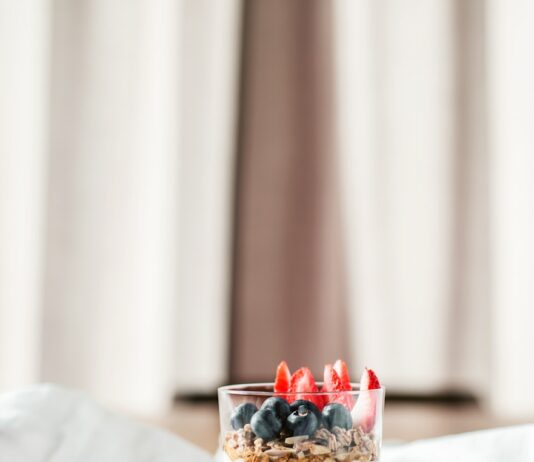 장 건강을 위한 소화불량에 좋은 음식 shallow focus photo of clear drinking glass