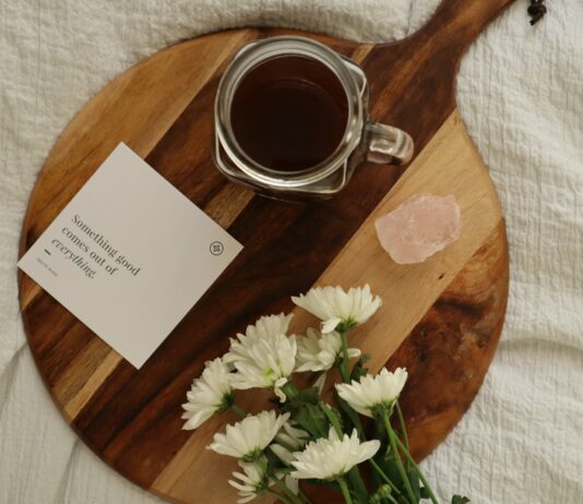 긍정적 연결, 정신 건강과 사회적 관계 clear glass mug