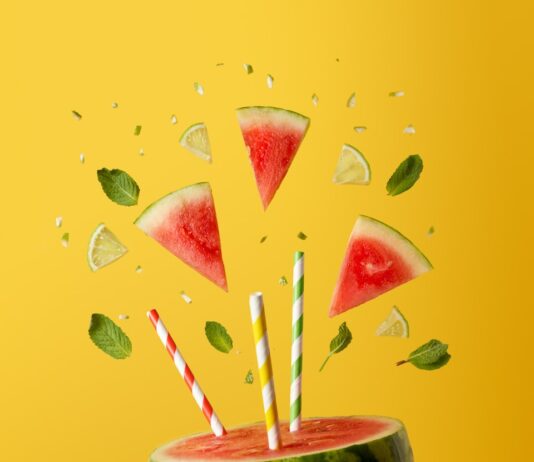 “입맛이 없어요”…초여름 식욕 저하, 혹시 ‘위장의 경고’일까? green and yellow heart shaped decor