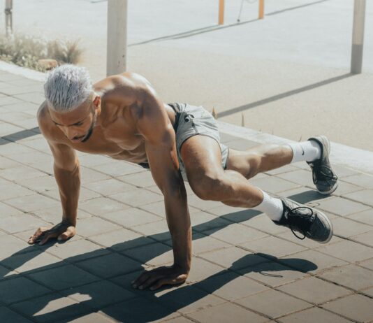 근감소증 예방, 일상 속 근육 관리로 활기찬 노년을 준비하세요 a man doing push ups on a brick sidewalk
