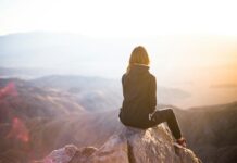 마음의 면역력, 정신건강의 중요성과 지키는 방법 person sitting on top of gray rock overlooking mountain during daytime