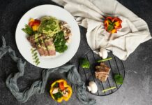 “균형 잡힌 식단이 답이다…나만의 건강한 식사 습관 만들기” a white plate topped with meat and veggies