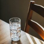 “바쁜 직장인을 위한 건강 습관, 나만의 루틴에서 시작하세요” clear drinking glass on brown wooden table